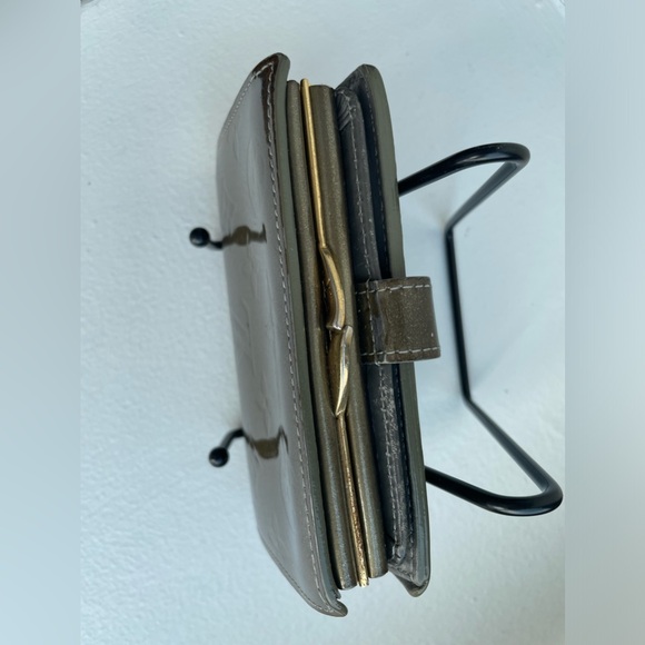 Green LV Vernis kiss lock small wallet - Picture 3 of 7